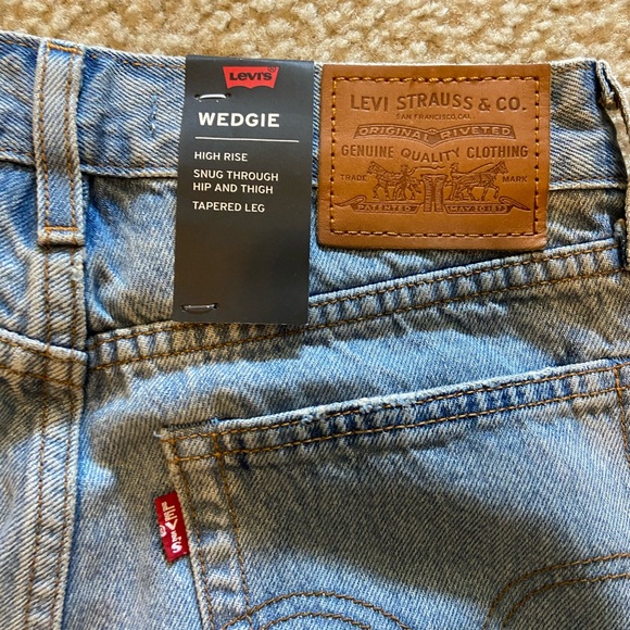 Levi’s wedgie mid-wash jeans - Picture 4 of 4